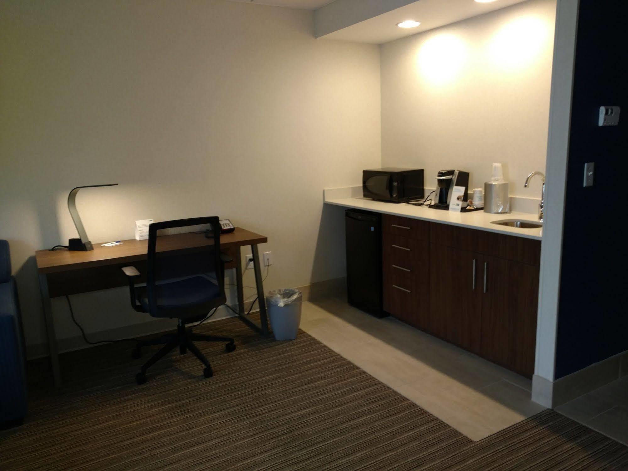 Holiday Inn Express Hotel & Suites Providence-Woonsocket By Ihg Esterno foto